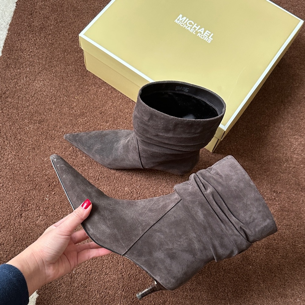 Michael Michael Kors Women's Dawn Suede Heeled Boots in Chocolate size 8